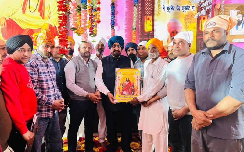 MLA Randhawa Pays Tribute at Gurdwaras on Guru Ravidas Ji’s Parkash Purab