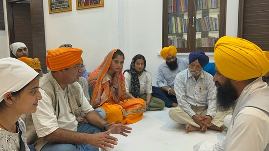 Jathedar of Sri Akal Takht Sahib Promotes Brotherhood During Meeting with Himachal Students