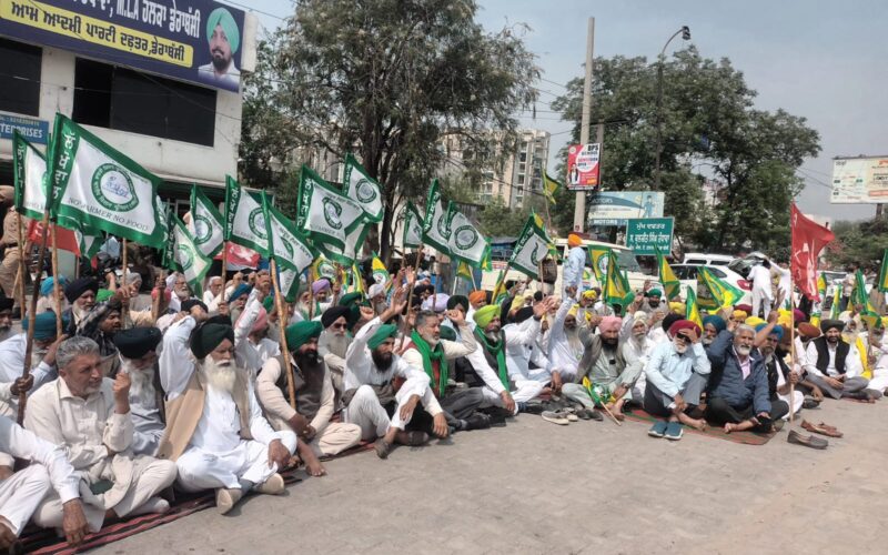 Farmers Protest Outside Dera Bassi MLA’s Office, Raising Strong Slogans