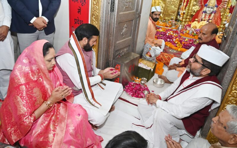 Haryana CM Seeks Blessings at Mata Mansa Devi Temple on Second Day of Chaitra Navratri; Extends Festive Greetings to the People of Haryana
