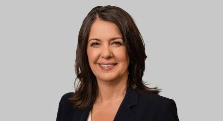 Danielle Smith Joins MAGA Figures at U.S. Gala, Faces Backlash
