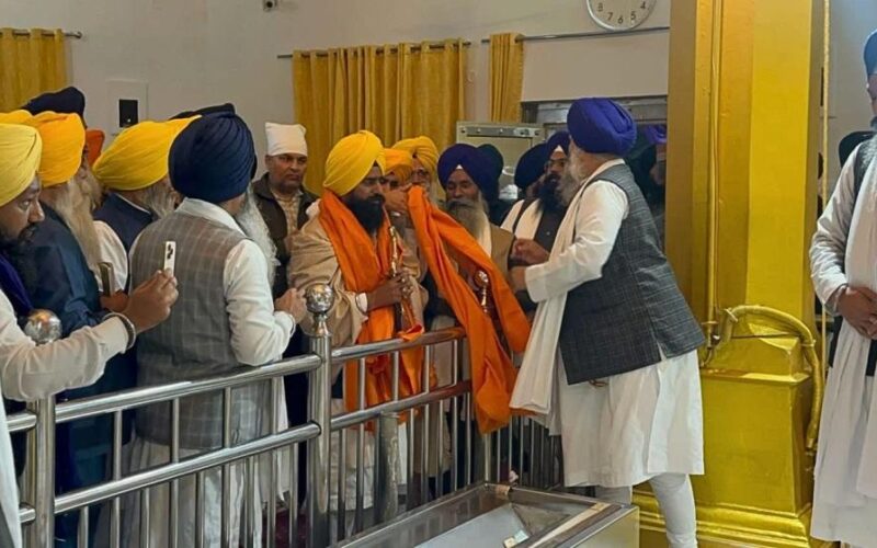 SGPC Installs Jathedar in Surprise Midnight Ceremony Amid Sikh Opposition