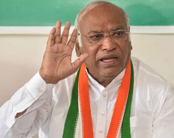 Centre Playing Politics Over Waqf Issue, Says Kharge Amid SC Review