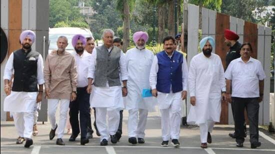 Punjab BJP Leaders Meet Governor Kataria, Demand Probe into Majitha Liquor Tragedy