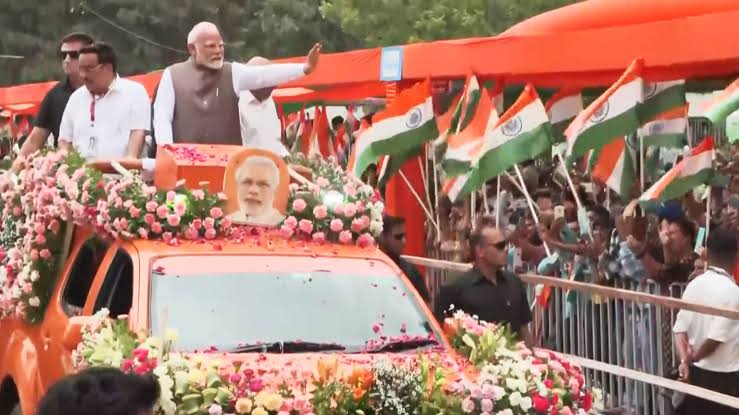 PM Modi Leads Gandhinagar Roadshow, Showcases Gujarat’s Growth and Operation Sindoor Triumph