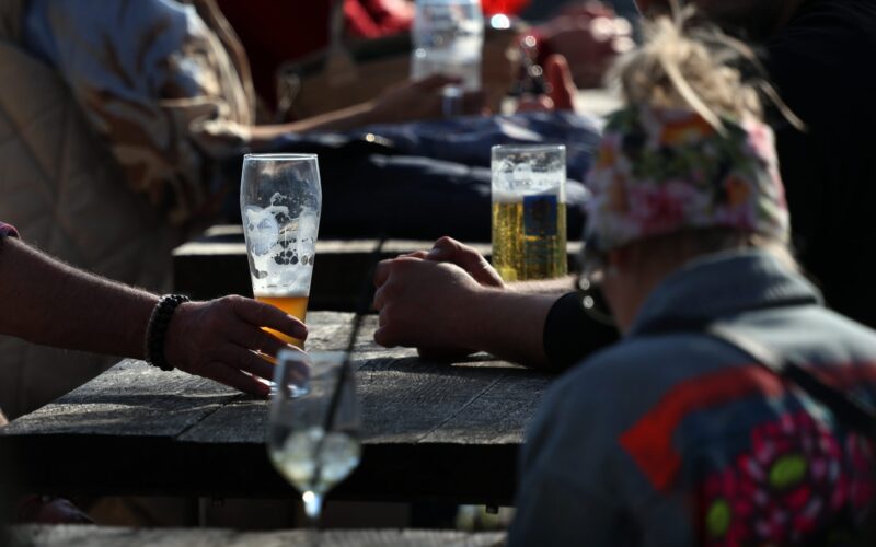Alberta Resumes Procurement of US Alcohol and Gaming Machines following Tariff Protest Pause