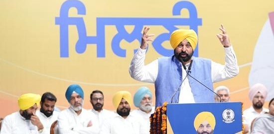 Bhagwant Mann Slams Akalis for Politicizing SGPC, Misusing Religious Platforms