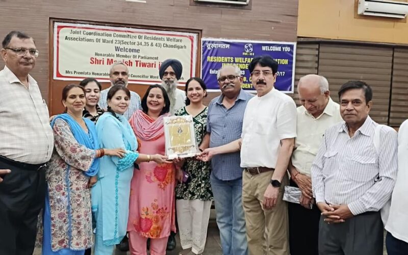 Residents of Ward 23 Voice Long-Standing Civic Concerns in Meeting with MP Manish Tewari