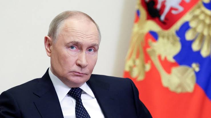 Putin Firm on Ukraine War Goals Despite Trump’s Sanctions Threats, Kremlin Sources Say