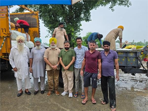 20 Tons of Dry Fodder Distributed to Flood-Hit Cattle Farmers in Ajnala by Sarbat Da Bhala Charitable Trust