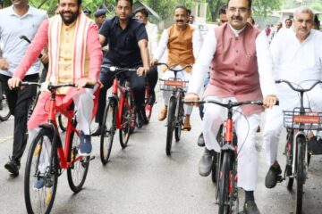 Haryana CM Cycles to Assembly with Ministers and MLAs, Spreads Message of Fitness, Drug-Free Life, and Environmental Awareness