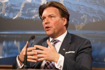 Former Alberta Deputy Premier Leads ‘Forever Canadian’ Petition Against Separatist Push