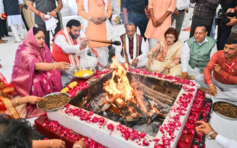 Haryana CM and Wife Offer Prayers at Mata Mansa Devi Temple on First Day of Navratri