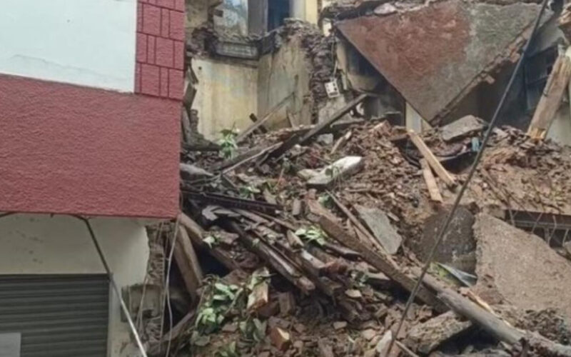 Punjab Rain – Century-Old Building Collapses in Amritsar, Major Tragedy Averted