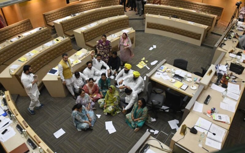 Chandigarh MC Meeting Descends Into Mayhem as Councillors Rip Up Minutes