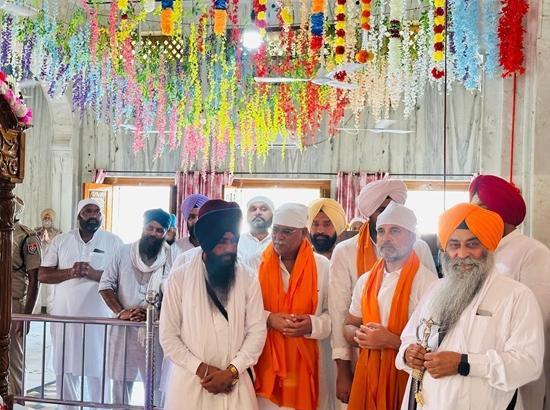 Shiromani Committee Acts Against Staff Over Protocol Breach During Rahul Gandhi’s Gurdwara Visit
