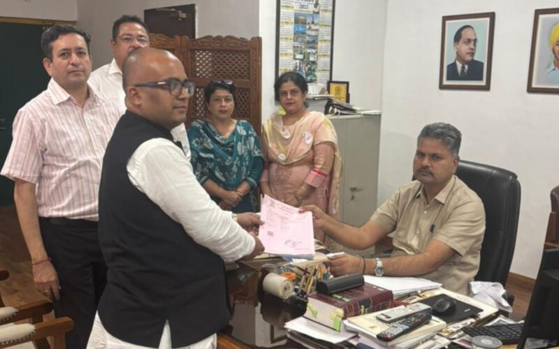 Big Claim by Janata Party Chief: Over 60 AAP MLAs in Contact