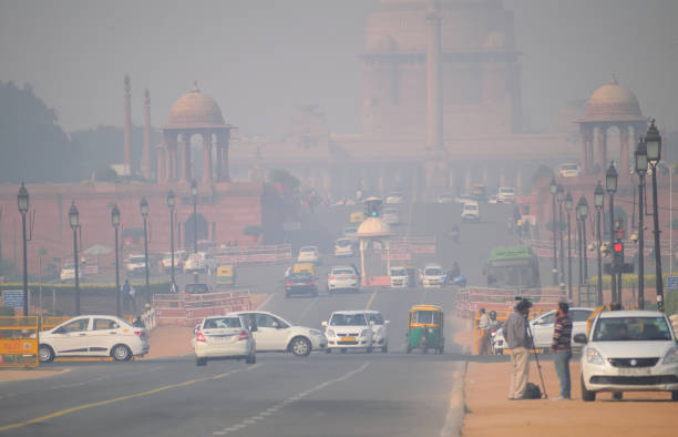 Delhi Starts the Day with Elevated Temperatures and Declining Air Quality
