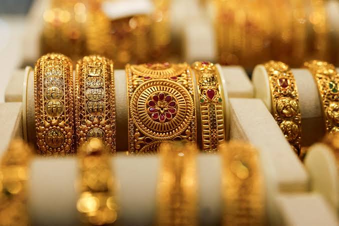 Dhanteras Sales Touch ₹1 Lakh Crore as Indians Splurge on Gold, Silver Despite Record Prices
