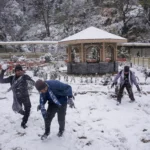 Heavy Snowfall Shuts Down Manali-Leh Route; Himachal Grapples with Cold Wave and Rain