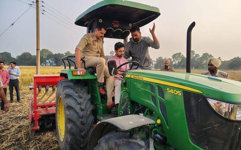 Moga Sets an Example in Stubble Management Under Mann Govt: SSP and DC Active in Fields to Save Environment and Lives