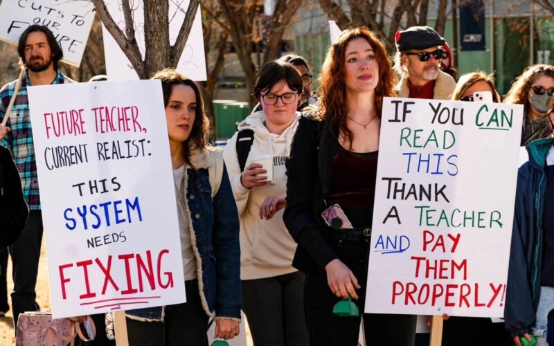Mount Royal University Faculty and Students Rally in Solidarity with Alberta Teachers, Condemn Government’s Use of Notwithstanding Clause