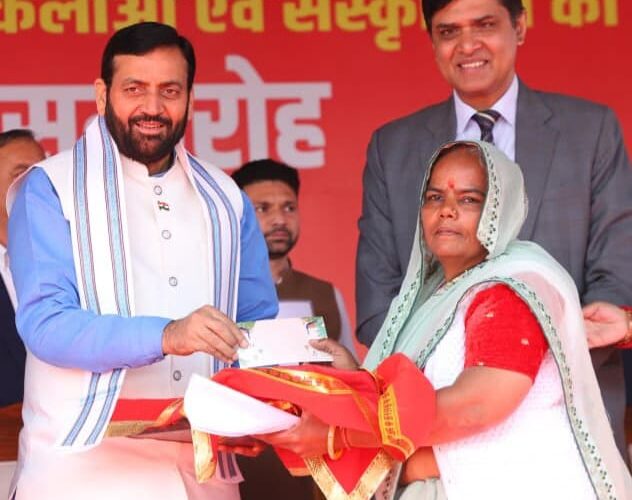 Saras Aajeevika Fair Boosts Economic Self-Reliance by Connecting Artisans and Buyers: Haryana CM