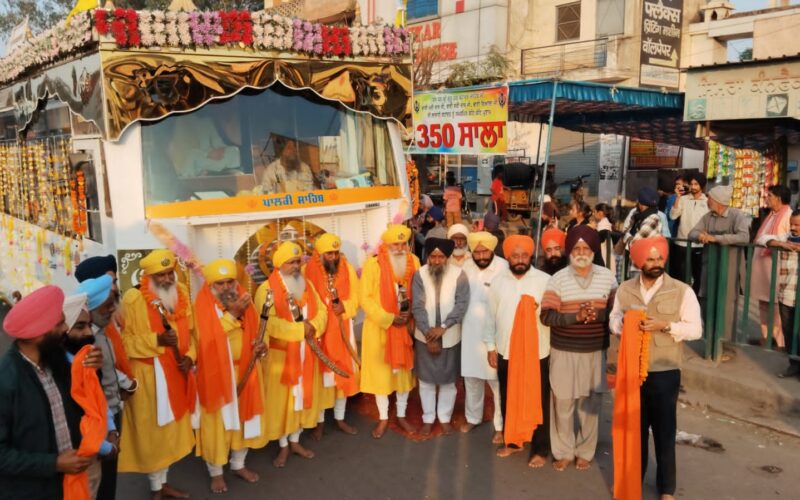 Nagar Kirtan Honouring Guru Tegh Bahadur’s 350th Martyrdom Anniversary Reaches Lalru, Moves Ahead to Next Destination