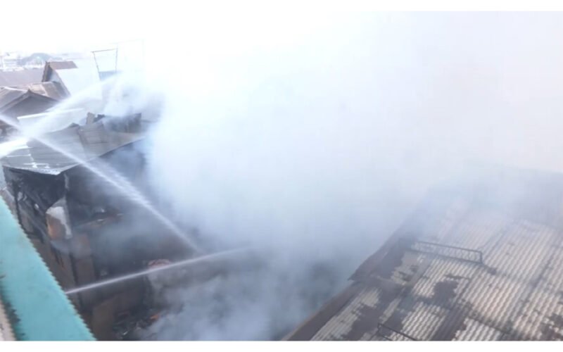 Major Fire Erupts in Srinagar’s Nowpora Area, Several Houses Damaged