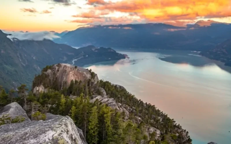 Rockfall Forces Closure of Popular Squamish Hiking Trail in B.C.