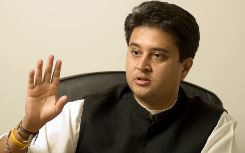 Sanchar Saathi Row Deepens as Government Defends Move, Critics Warn of Privacy Intrusion