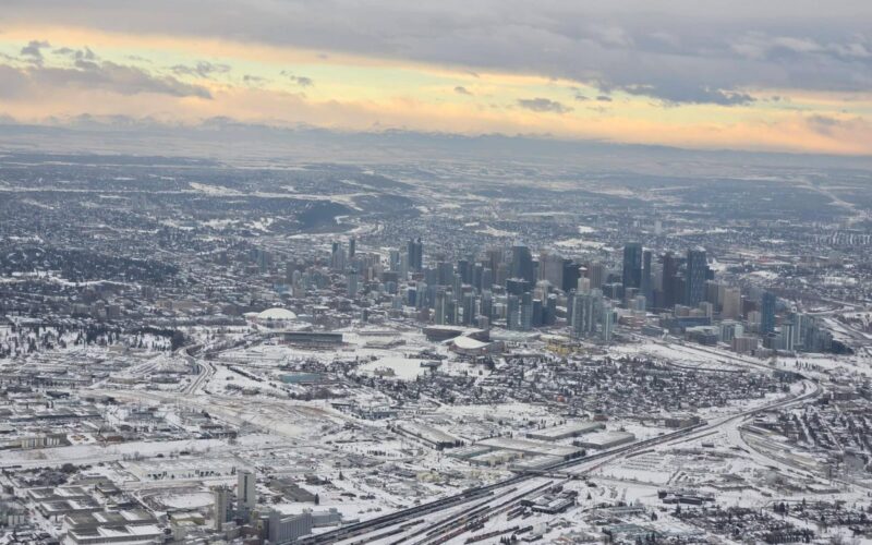 Powerful Winter Storm Triggers Massive Multi-Vehicle Pileup on QE2 Near Calgary
