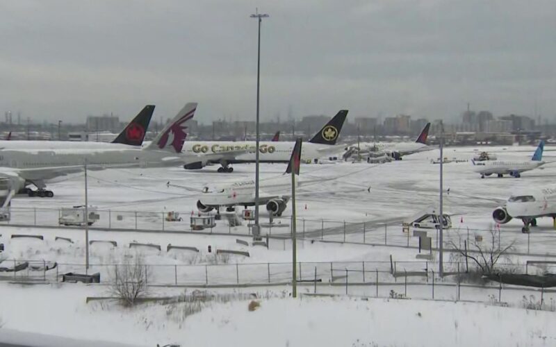 Massive Winter Storm Cancels Over 10,500 Flights Across U.S., Disrupts Toronto Pearson and Major Hubs