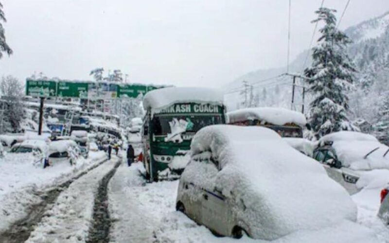 Heavy snowfall paralyses life in Himachal, Uttarakhand; cold wave tightens grip across North India