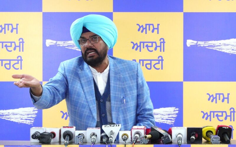 AAP Questions Governor’s Anti-Drug Yatra, Alleges Presence of Political Backers of Drug Trade