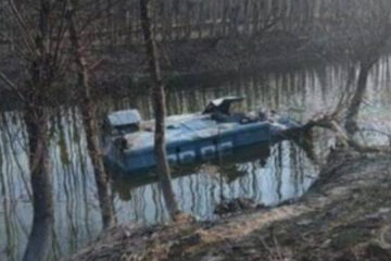 Seven CRPF Personnel Injured as Bulletproof Vehicle Plunges into Canal in Srinagar