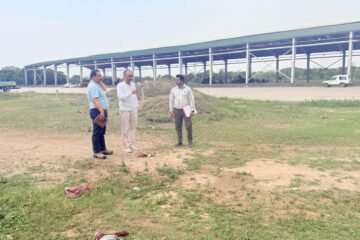 Secretary, Chandigarh State Agricultural Marketing Board Inspects New Mandi Site in Sector 39
