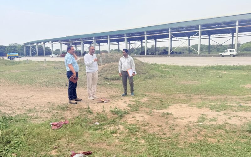 Secretary, Chandigarh State Agricultural Marketing Board Inspects New Mandi Site in Sector 39