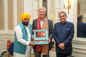 CM Bhagwant Mann Meets Dutch Hockey Legend Floris Jan Bovelander, Invites Him to Meet Punjab’s Athletes