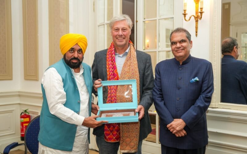 CM Bhagwant Singh Mann Meets Dutch Hockey Legend Floris Jan Bovelander, Invites Him to Meet Punjab’s Athletes