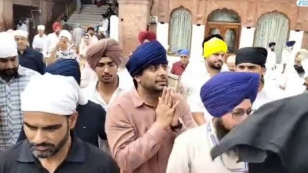 Mankirt Aulakh Pays Obeisance at Golden Temple After Release of New Music Project
