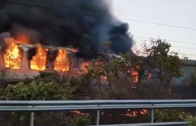 Blaze in Rajdhani Express Coach Triggers Emergency Halt in Ratlam, All Passengers Safe