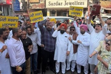 AAP Trade Wing Denounces Steep LPG Price Hike at Ludhiana Protest