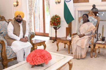 Punjab Chief Minister Takes Fight Against MP Defections to Rashtrapati Bhavan; Calls Defectors ‘Punjab de Gaddar’
