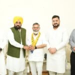 Senior BJP Leader Anil Kumar Sethi Switches Allegiance to AAP in Presence of CM Bhagwant Mann