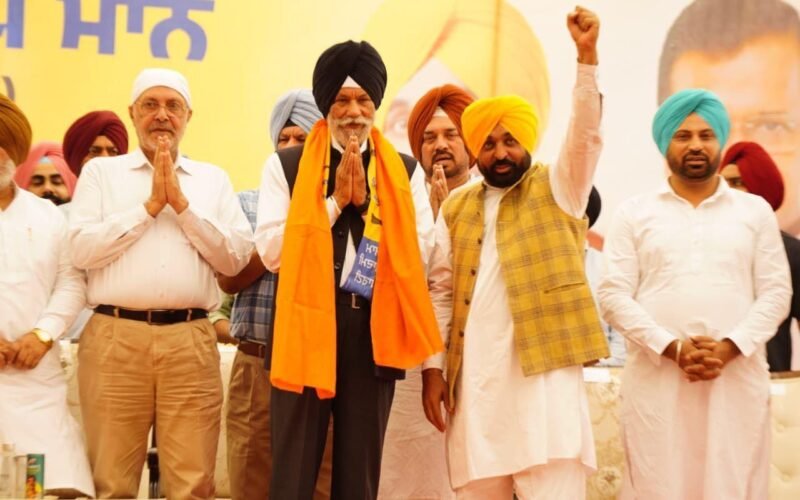 Former Punjab Cabinet Minister Surjit Singh Rakhra Defects to AAP Ahead of 2027 Assembly Polls