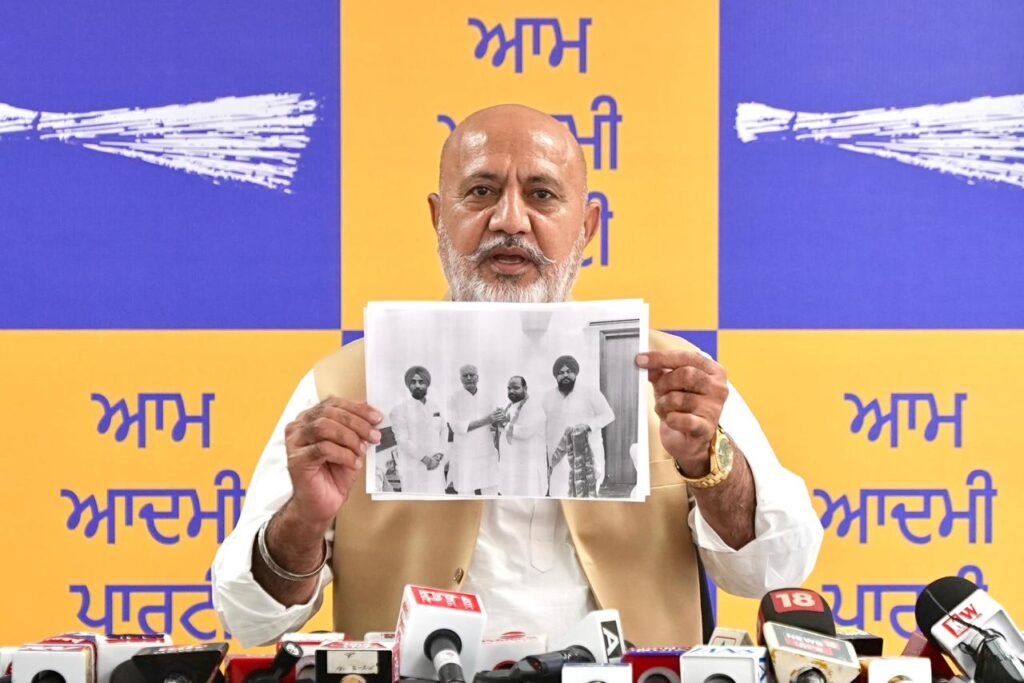 AAP Accuses BJP of Blackmail Politics Through Central Agencies and Demands Apology from Ravneet Bittu