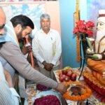Haryana Chief Minister Embodies Simplicity, Partakes in Community Feast at Valmiki Temple in Panchkula
