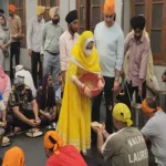 Preity Zinta Offers Prayers at Golden Temple, Performs Langar Seva Ahead of Punjab Kings Clash