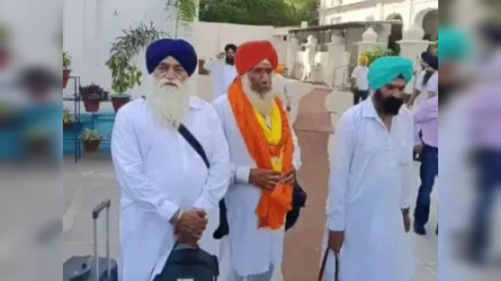 541 Sikh pilgrims depart for Pakistan from Amritsar to visit historic gurdwaras on Guru Arjan Dev Ji’s martyrdom day